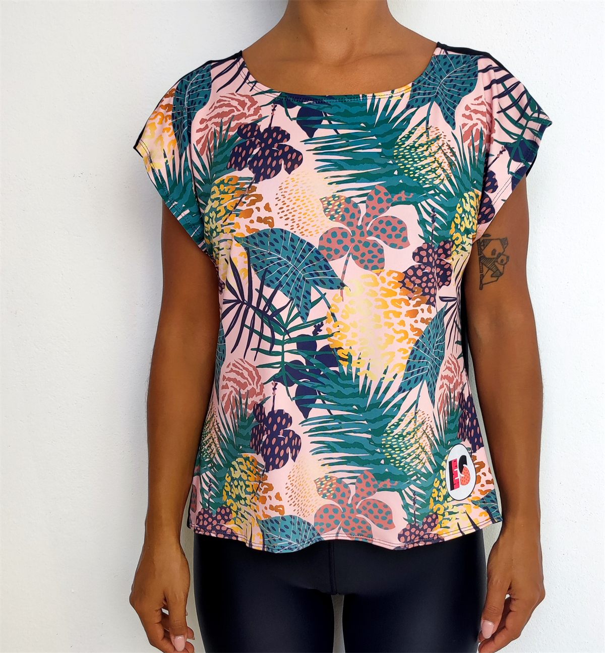 Camiseta de mujer de patronaje exclusivo estampada