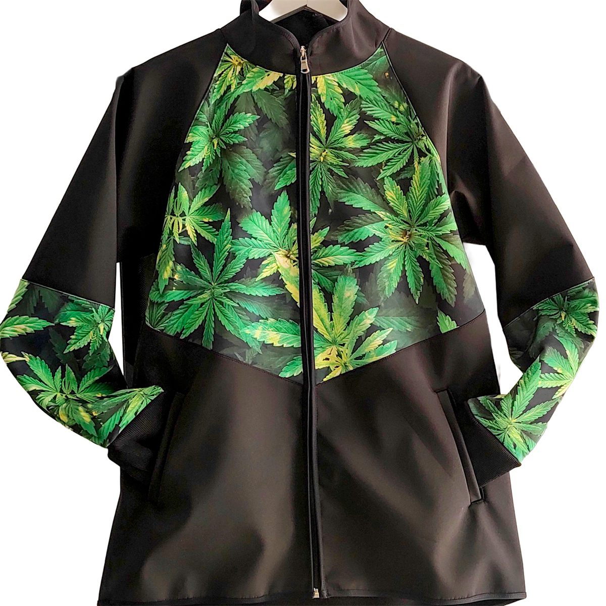 Chaqueta cortaviento hidrófuga de tejido tricapa